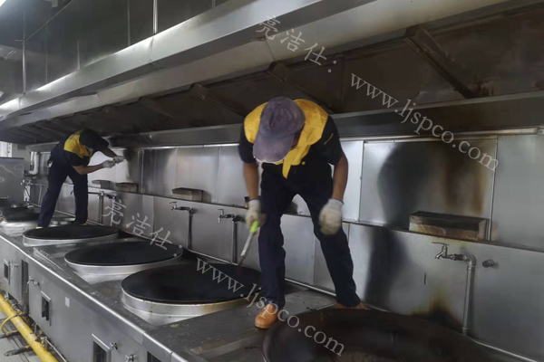 广州珠江啤酒食堂油烟管道清理(图1) 广州珠江啤酒食堂油烟管道清理(图1)