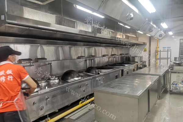 广州珠江啤酒食堂油烟管道清理(图2) 广州珠江啤酒食堂油烟管道清理(图2)