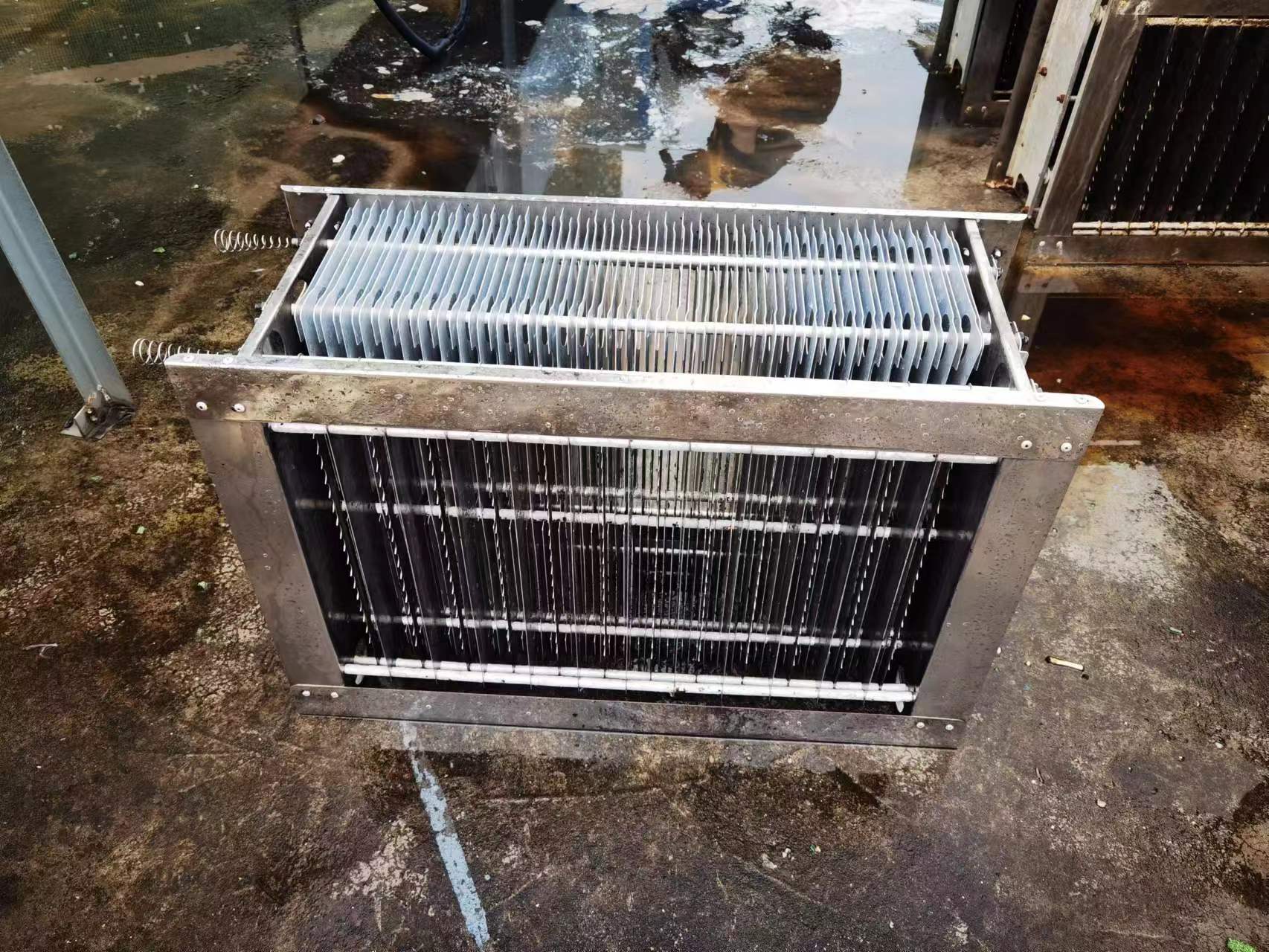 工厂食堂油烟机净化器清洗(图3) 工厂食堂油烟机净化器清洗(图3)